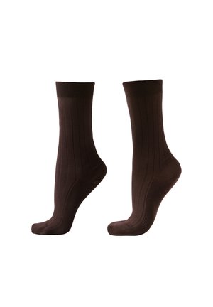Paire de chaussettes mi-mollet brun foncé côtelées avec orteils et talons renforcés, présentées en vue latérale sur fond blanc.