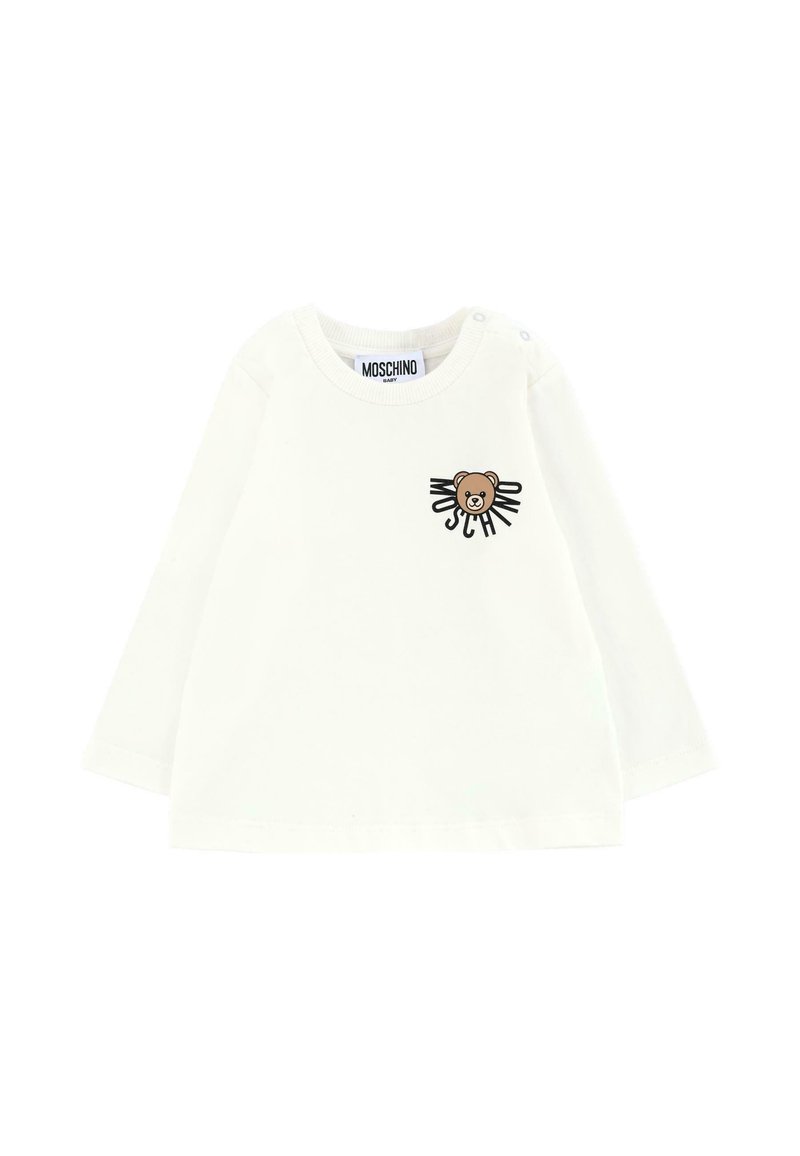 Maglietta bianca a maniche lunghe per bambino con bottoni a spalla, caratterizzata da una grafica di un orso bruno e la parola "MOSCHINO" in caratteri neri. Materiale in cotone morbido.
