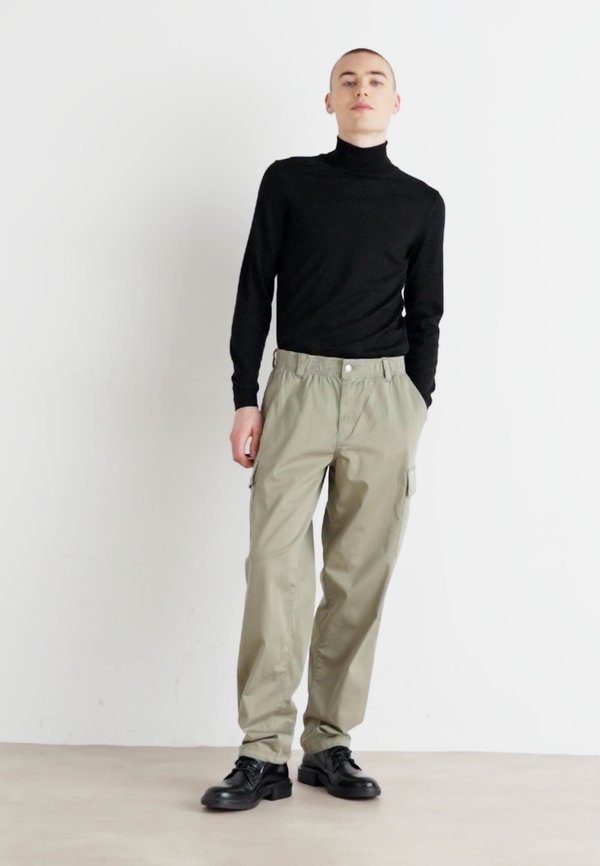REGULAR STRAIGHT - Cargo trousers - nordic dust2