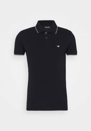 Camisa polo preta em algodão com gola. Apresenta dois botões, mangas curtas e detalhes de riscas multicoloridas na gola.