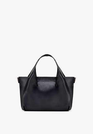 Černá texturovaná kožená kabelka s dvojitými uchy a logem "Wittchen" na přední straně, strukturovaný obdélníkový tvar a kovové doplňky.