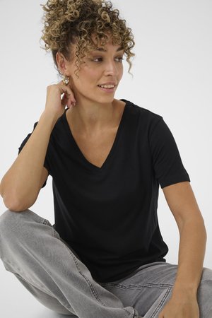 NAIA - Basic T-shirt - pitch black