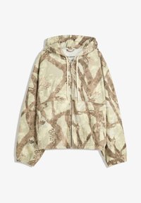 Kamouflagemönstrad hoodie med dragkedja fram, med ett abstrakt mönster i tan och grönt, stora framfickor och en huva med dragsnöre. Mjuk tygkänsla.