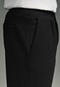 Next TEXTURED REGULAR FIT - Pantaloni - black