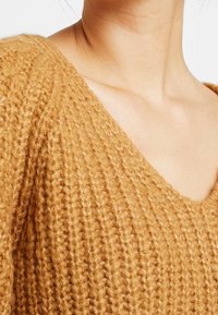 Vero Moda Neule - mottled light brown
