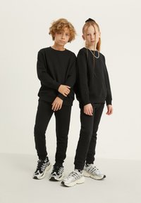 Yourturn Kids UNISEX SET - Ikdienas džemperis - black