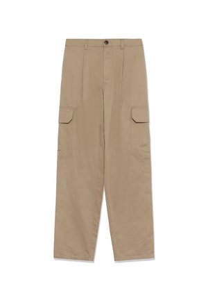 Beige színű, laza szabású cargo nadrág két oldalzsebbel, gombos lezárással és finom, függőleges mintázattal. Nincsenek látható márkajelzések.