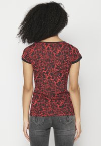 Koroshi SHORT SLEEVE - Apdrukāts T-krekls - red coral