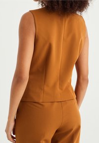 WE Fashion Väst - mottled light brown