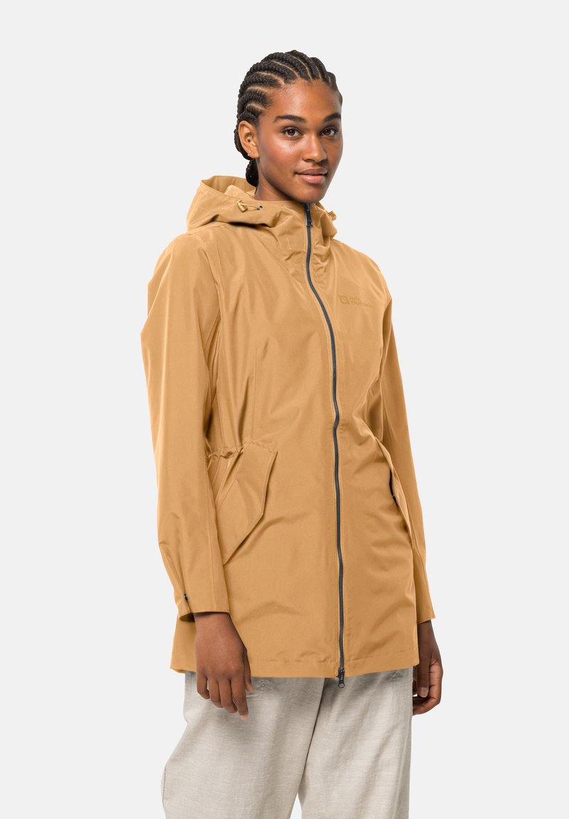 Veste légère marron clair résistante à l'eau avec une capuche, fermeture éclair à l'avant, taille élastique et poches latérales, fabriquée en tissu lisse et durable.