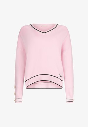 Pull en tricot rose avec un col en V, présentant des bordures noires au niveau de l'encolure et de l'ourlet, ainsi que des boutons décoratifs sur les manches. Logo de la marque visible.