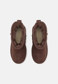 UGG CLASSIC MINI UNISEX - Botines - burnt cedar