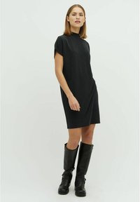 mbyM LINEA-M - Dzsörzéruha - black