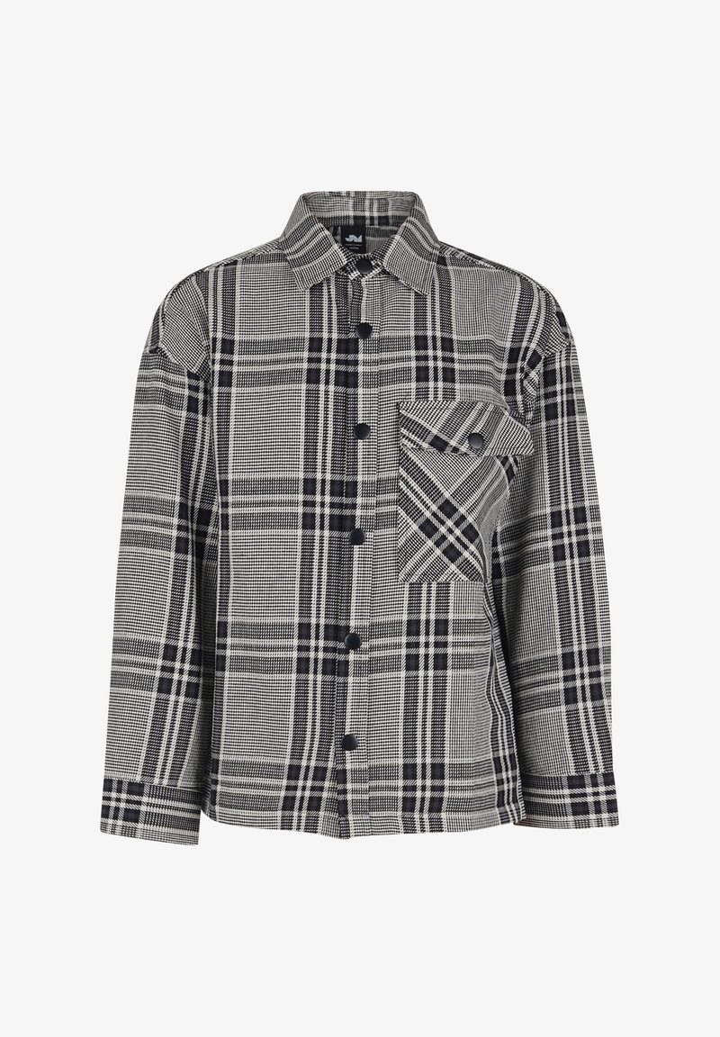Veste à carreaux noire et blanche, boutonnée, avec un col pointu et une seule poche poitrine boutonnée sur le côté gauche.
