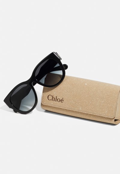 CHLOÉ CAT EYE - Päikeseprillid - black/grey