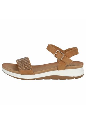 Brun sandal med ett brett vävt band, justerbar rem vid ankeln, vadderad fotbädd och vit mellansula. Gummisula för bra grepp.