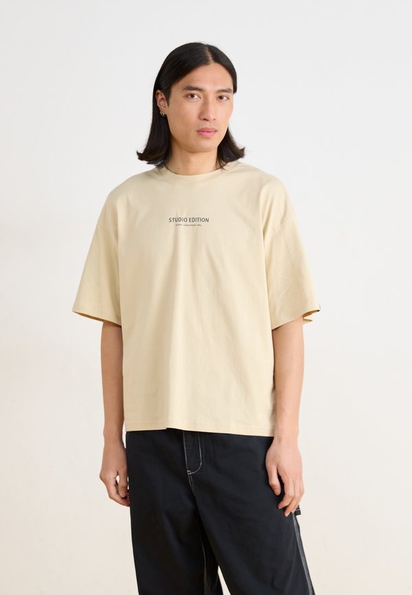 STUDIO EDITION - Print T-shirt2