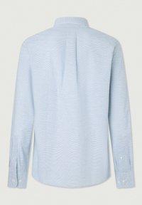 Camicia a manica lunga azzurro chiaro con un sottile motivo a righe, colletto con bottoni e polsini abbottonati. Il retro presenta una piega centrale.