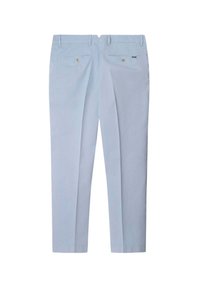 Ljusblå byxor med rak passform, med bakfickor som har knappar och en slät tygtextur.