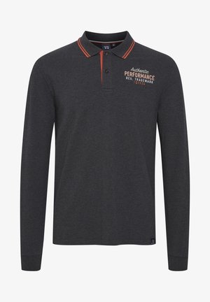 Tmavo šedá polokošela s dlhým rukávom a kontrastným oranžovým prúžkom na golieri, s vyšitým logom na hrudi. Materiál z bavlnenej zmesi.