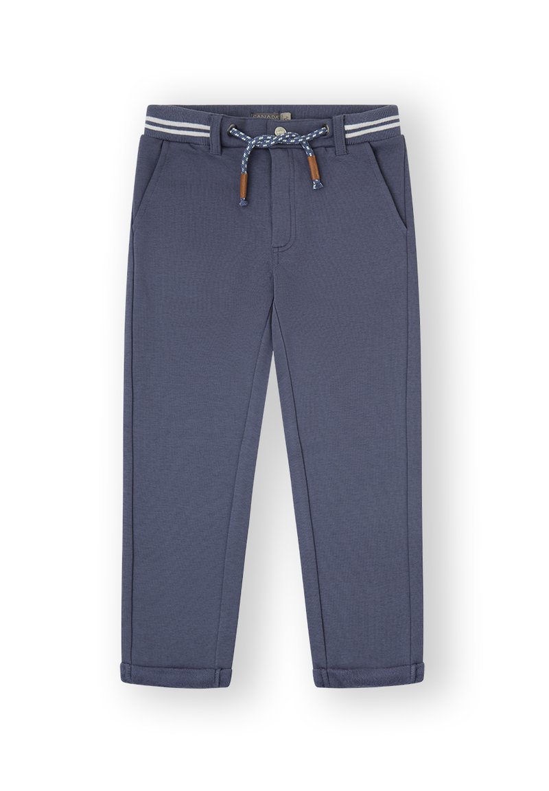 Pantalones azul marino fabricados con una tela suave, con cintura ajustable mediante cordón y detalles en madera, dos bolsillos laterales y dobladillos enrollados.