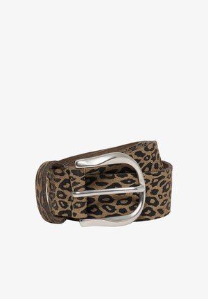 Ceinture imprimée léopard marron et noire enroulée avec une boucle en métal argenté courbée et brillante.