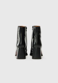 Chie Mihara KENTIN - Botine cu toc - black