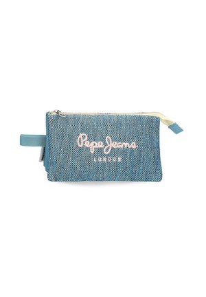 Estuche para lápices de tela azul texturizada con cremallera y correa para la muñeca, bordado con "Pepe Jeans London" en hilo blanco.