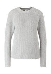 Pull en tricot gris clair avec une texture côtelée, encolure ras du cou et manches raglan longues. Design simple sans embellissements visibles.