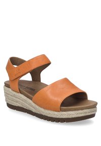 Oranžové kožené wedges sandály s dvěma širokými pásky a otevřenou špičkou, které mají tkanou šňůrkovou mezipodešev a texturovanou gumovou podrážku.