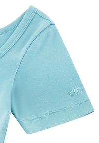 Jasnoniebieska koszulka polo z krótkim rękawem, wykonana z gładkiej bawełny. Posiada okrągły dekolt i małe logo na rękawie. Szwy są starannie wykończone.