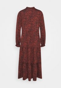 Dlouhý rukáv, šaty až po kotníky v tmavě červené barvě s černým květinovým vzorem, s vysokým výstřihem a vrstveným spodním lemem. Jemná textilie.