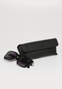 Guess Ochelari de soare - shiny black/gradient smoke