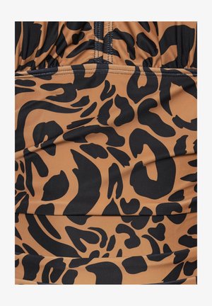 Kuvioitu leopardikangas ruskean ja mustan sävyissä, jossa on sileä pinta ja rypytetty yksityiskohta saumoissa.