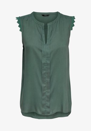Mouwloze groene blouse met een V-hals, een voorpasje en kantafwerking op de schouders. Glad materiaal met een loose fit.
