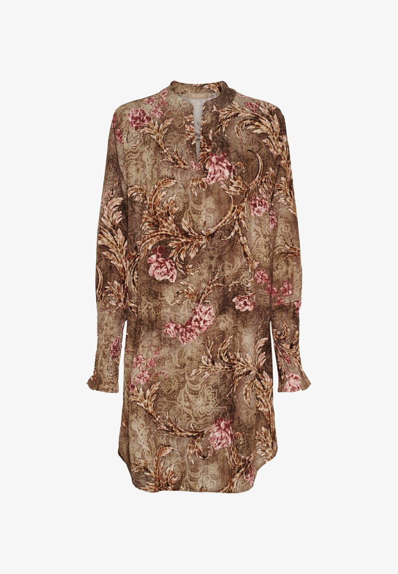 Langærmet brun blomsterkjole med høj halsudskæring, prydet med pink roser og indviklede mønstre. Blødt materiale, afslappet pasform, sideslidser.