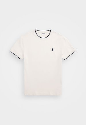 Hvit bomull t-skjorte med rund hals, marineblå kant på ermer og krage, samt en liten brodert logo på brystet.