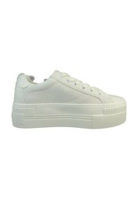 Άσπρο κατώτερο sneaker με πλατφόρμα, επάνω μέρος από καμβά, κλείσιμο με κορδόνια και παχιά υφή λαστιχένια σόλα, από πλάγια όψη.