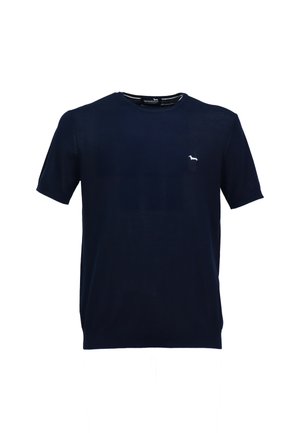 Námořnicky modré tričko s krátkým rukávem a kulatým výstřihem, s malým bílým logem psa na levé straně hrudi.