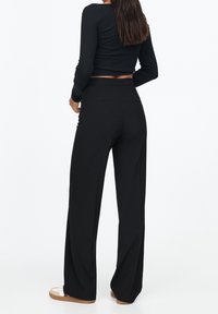 PULL&BEAR Bukser - black