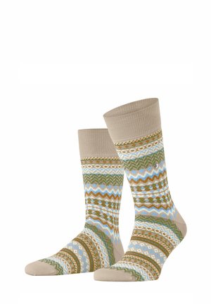 Calcetines beige hasta la pantorrilla con patrones geométricos y en zigzag multicolores en verde, azul, marrón y blanco.