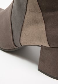 Marco Tozzi Botines - taupe