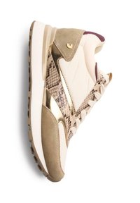 Zapatilla con diseño de ante beige y piel de serpiente, acentos dorados y una mediasuela blanca. Presenta un sistema de cordones y superficies texturizadas.