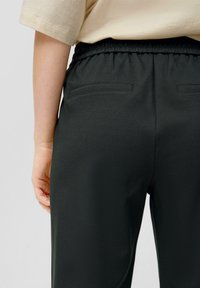 s.Oliver INTERLOCK - Jogginghose - olivgrün