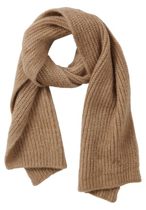 Écharpe en laine tricotée douce et épaisse de couleur camel, bouclée lâchement avec une texture côtelée visible et une surface légèrement duveteuse.