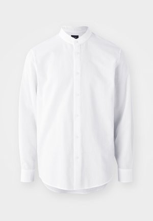 Camicia bianca a maniche lunghe con colletto alla mandarino, tessuto testurizzato, chiusura con bottoni davanti e orlo curvo, con dettagli di cucitura sottili.