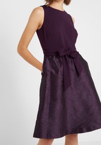 Lauren Ralph Lauren Juhlamekko - purple
