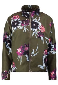 Kwiatowa bomberka w ciemnozielonym kolorze z dużymi różowymi i niebieskimi kwiatami. Posiada wysoki kołnierz i zamek błyskawiczny z przodu, wykonana z gładkiego materiału.
