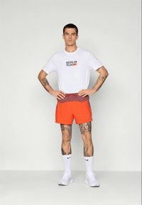 Nike Performance Kurze Sporthose - picante red/red sepia/black