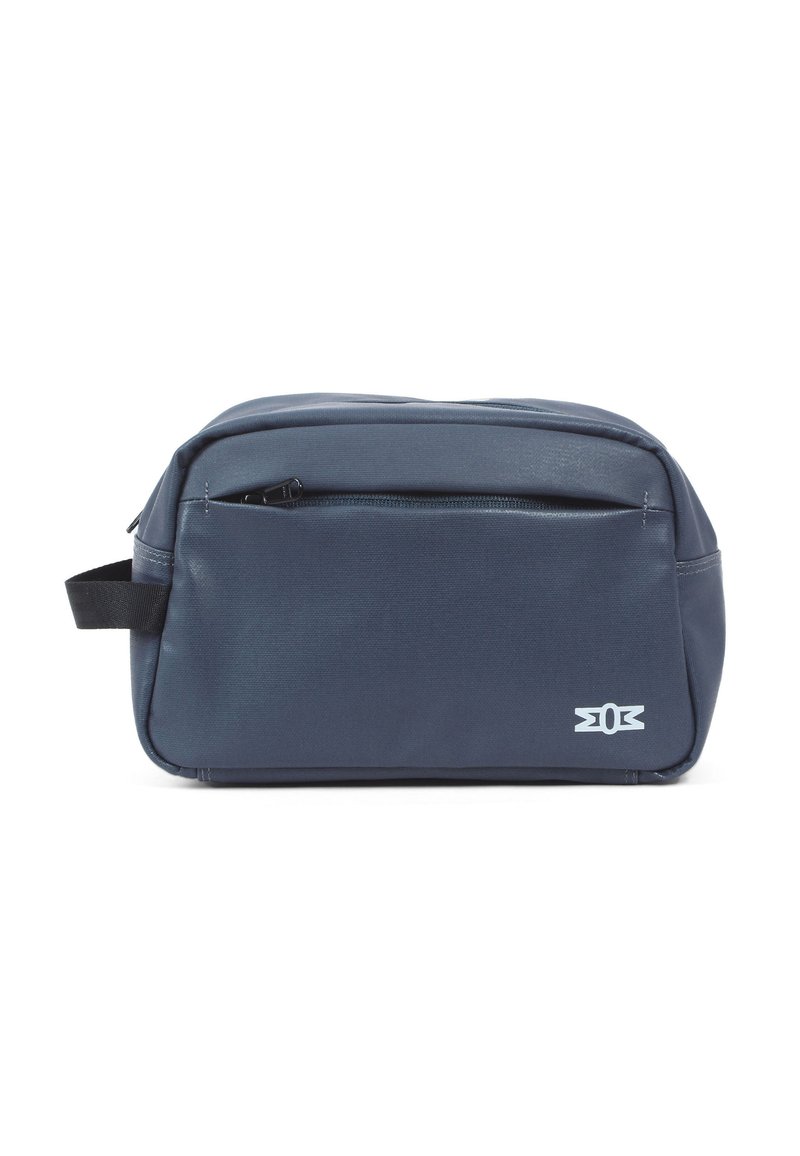Navyblaues Waschbeutel aus strapazierfähigem Material, mit einer Vordertasche mit Reißverschluss, einem Handgriff oben und einem weißen Logo an der Seite. Rechteckige Form.